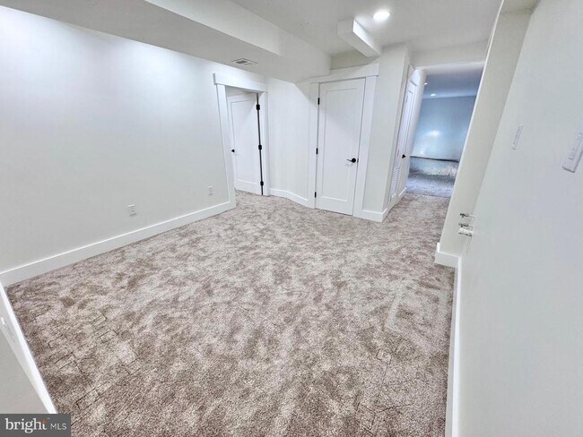 Building Photo - 15 River Oak Dr