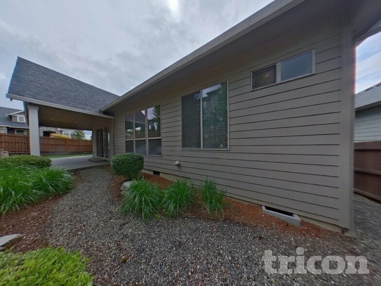 Building Photo - 2604 NE 175th St