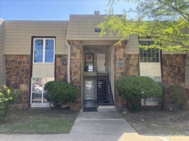 Primary Photo - 4313 E 68th St