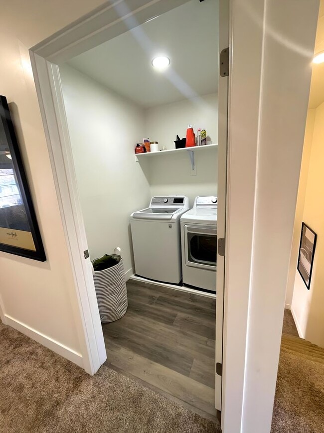 Building Photo - 543 Stewart Crk Cv