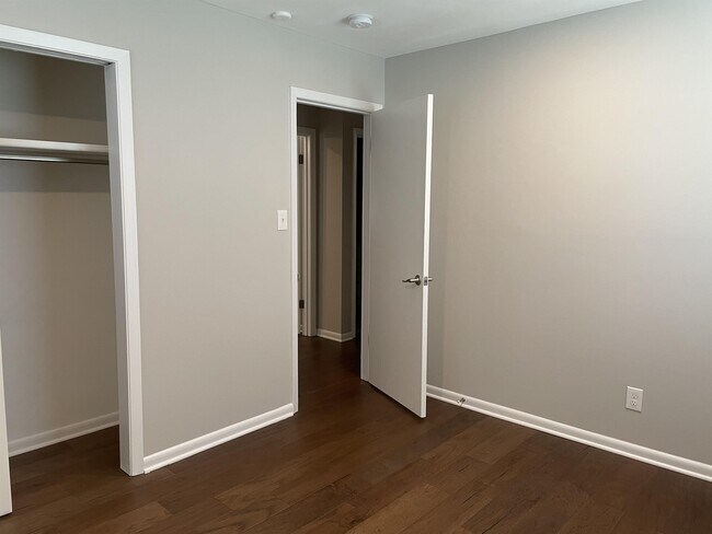 Building Photo - 2601 Shropshire Blvd