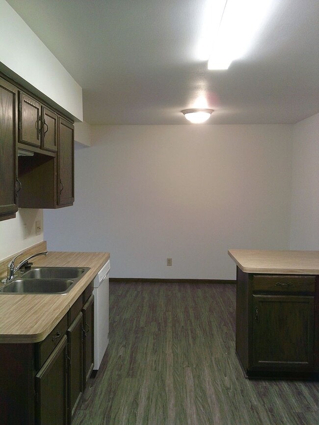Building Photo - 2 Bedroom, 1.5 Bath Townhome