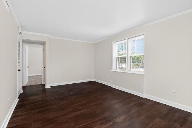 Building Photo - Lovely Two Bedroom Condo in Cotswold!