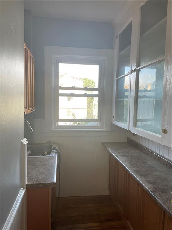 Building Photo - 84 Ayrault St