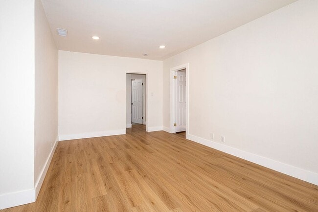 Building Photo - Keystone