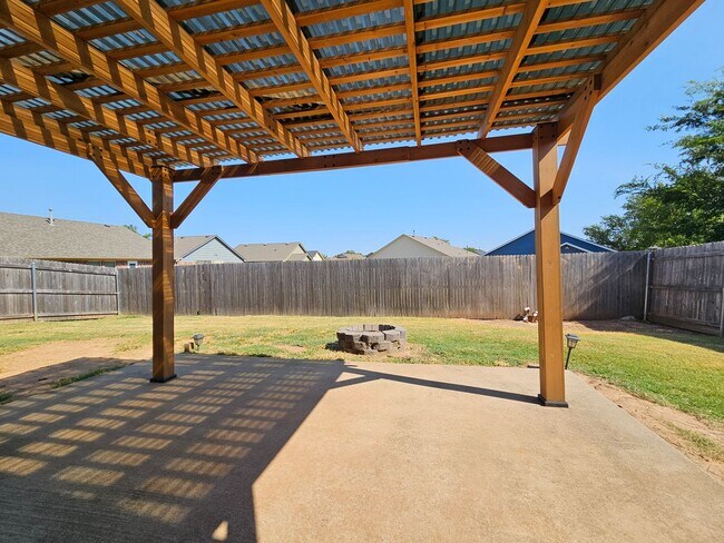 Building Photo - 2713 Edgemere Dr