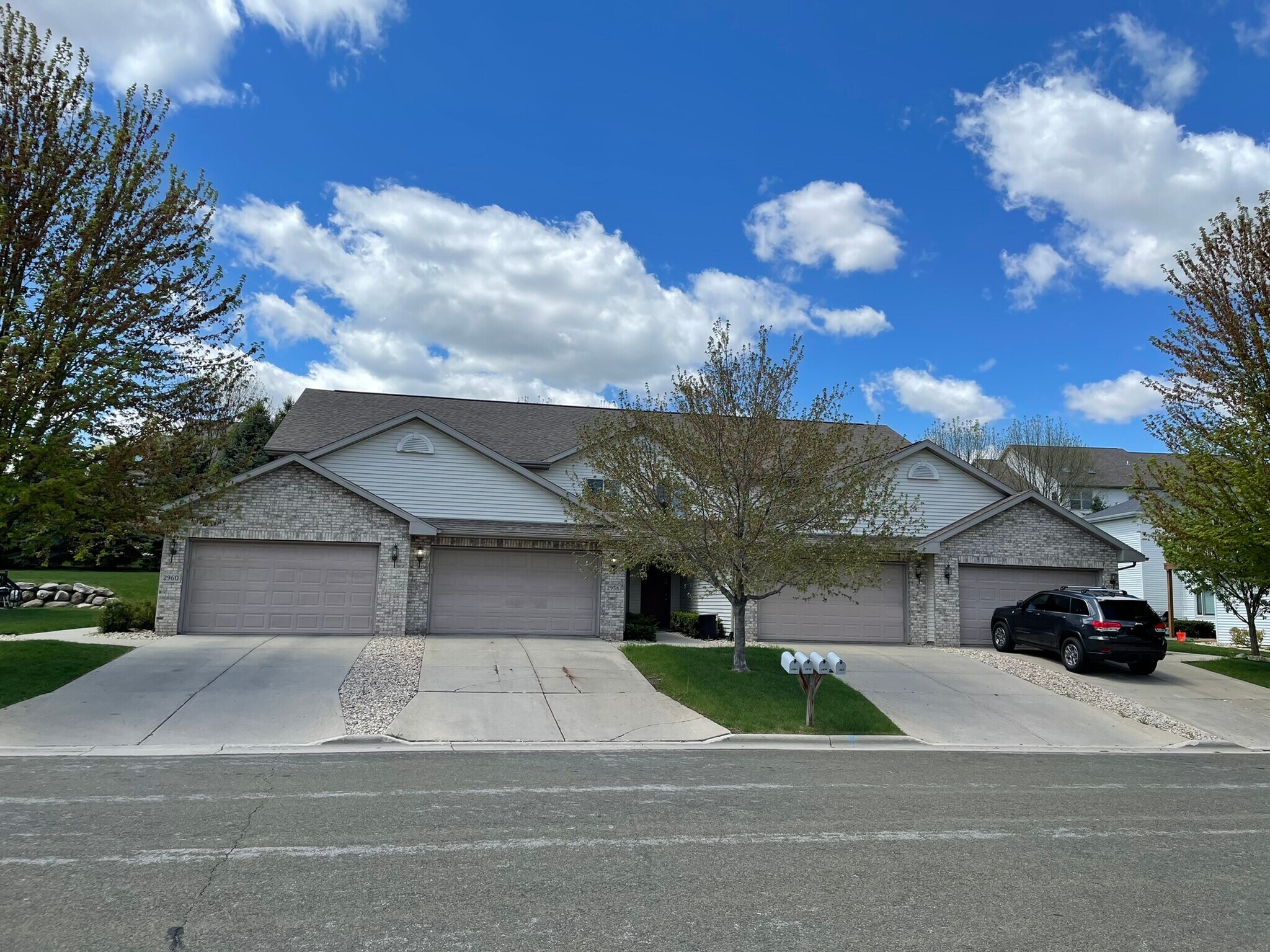 Front of Building - 2956 Kentville Dr