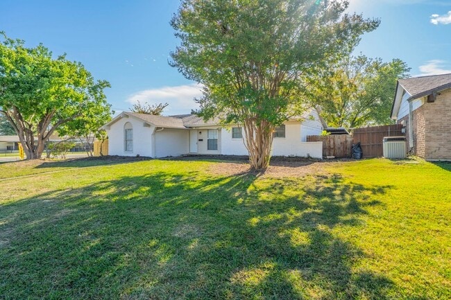 Building Photo - 802 Birchwood Dr