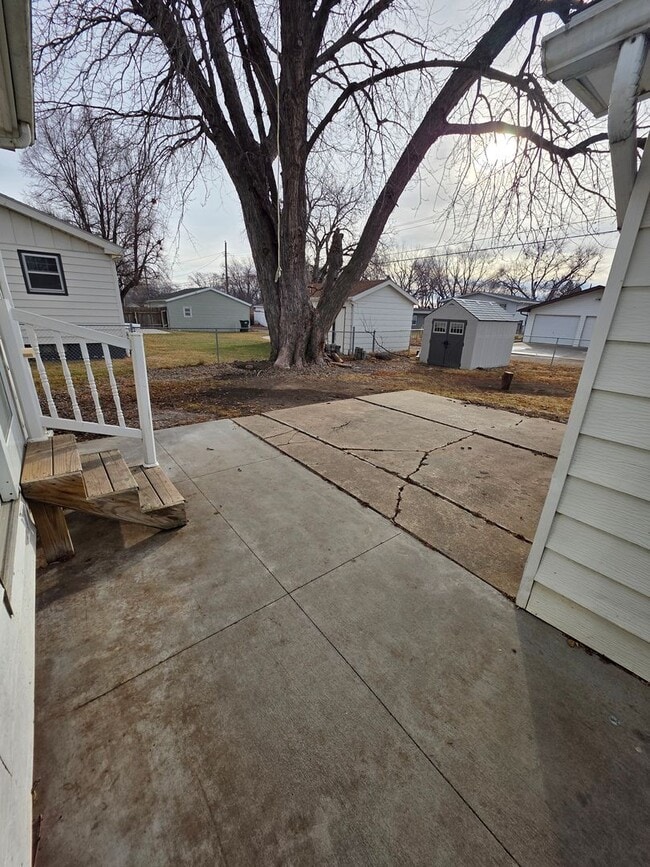 Building Photo - 4 Bedroom | 2 Bathroom | 1 car garage | Fully Fenced Yard | Great Location