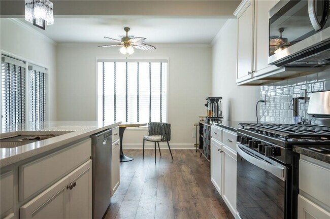 Building Photo - 729 Glenside Dr