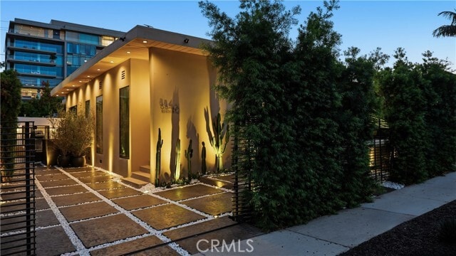 Building Photo - 8840 Ashcroft Ave