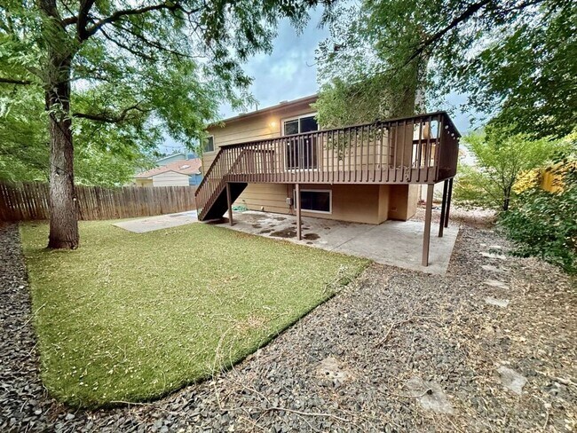 Building Photo - 6065 Pemberton Way