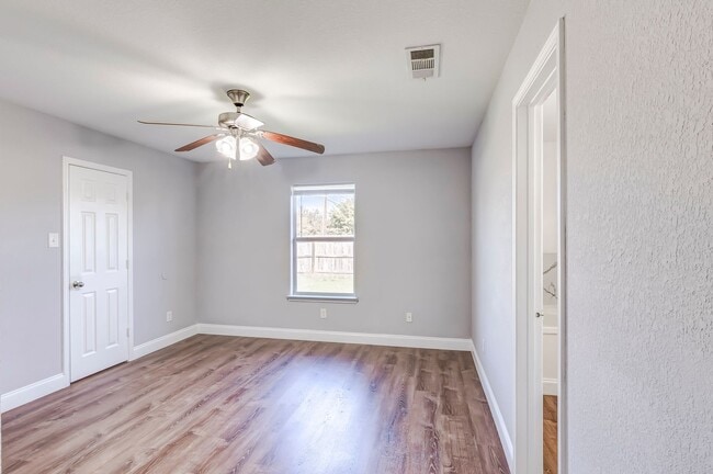 Building Photo - 2930 Saulsbury Dr