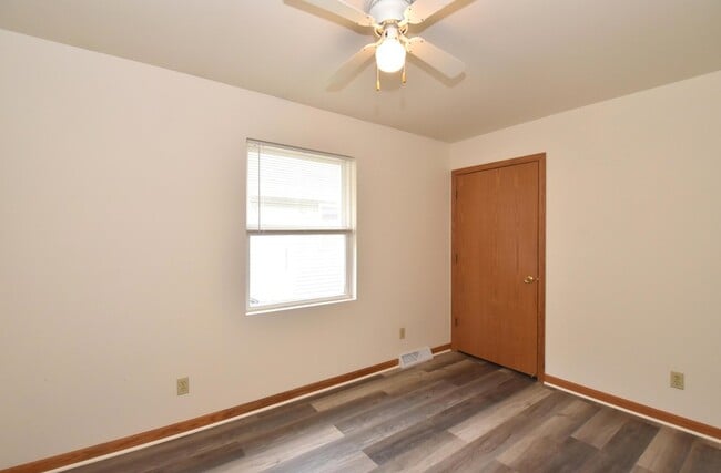 Building Photo - 3042 Hamlin Ave