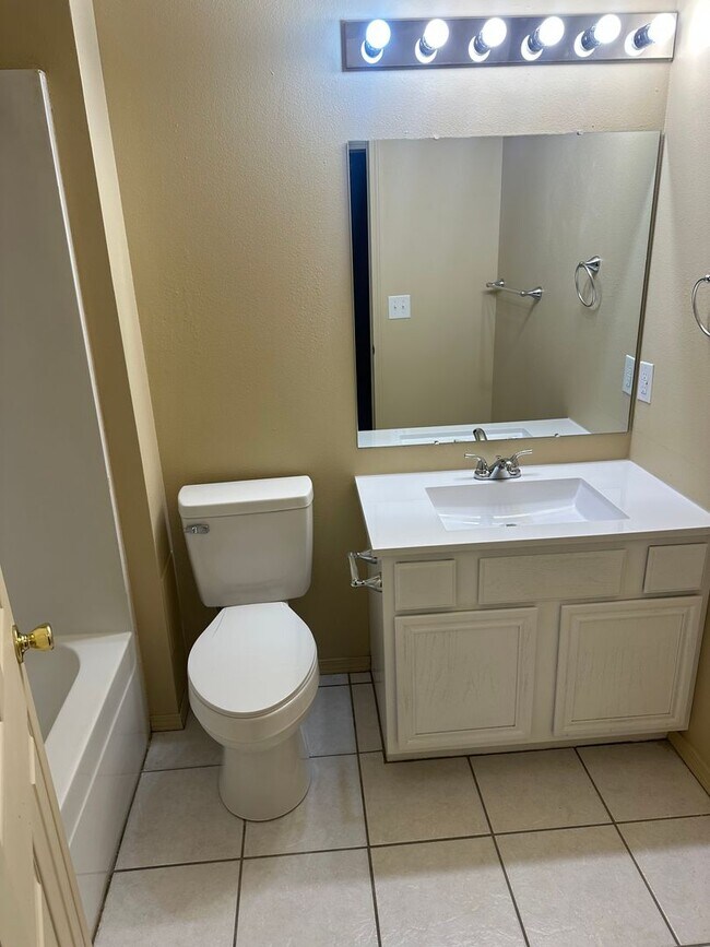 Building Photo - 142-144 Northaven