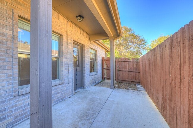 Building Photo - 388 E faust, B