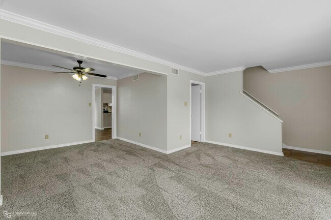 Building Photo - 10133 Saratoga Dr