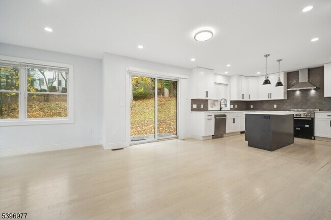 Building Photo - 134 Hillside Ave