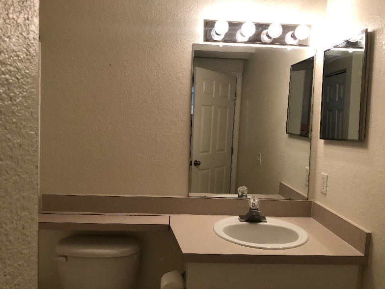 Building Photo - 36027 Deer Creek Dr