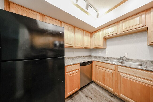 Building Photo - 1340 N Recker Rd