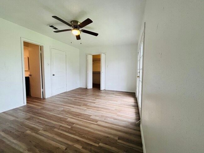 Building Photo - 6981 Chasewood Dr