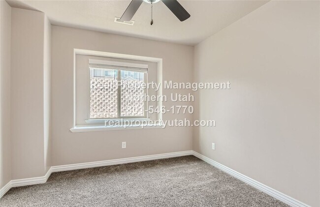 Building Photo - 1795 E Whitetail Dr