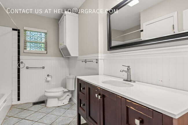 Building Photo - 525 W 4th St