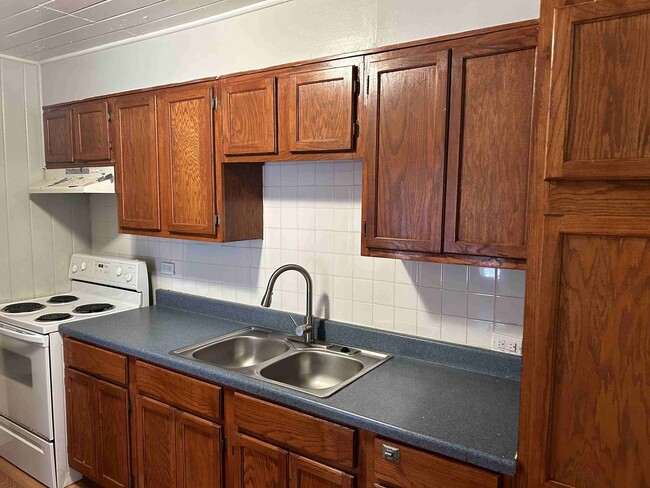 Building Photo - 3-Bedroom Home with Large Yard – Close to ...