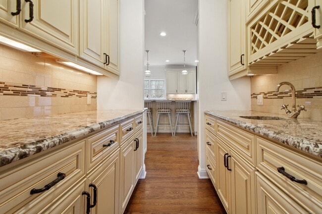 Building Photo - 57 Overbrook Dr