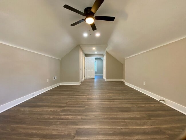 Building Photo - Beautifully Updated 4 Bed 2 Bath Home!