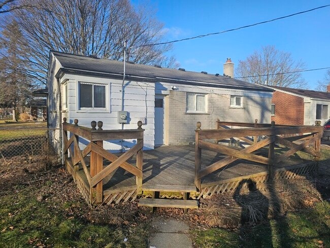 Building Photo - 26539 Clarita St