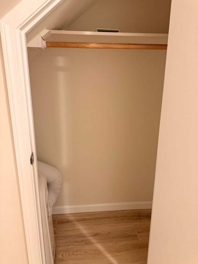 Building Photo - Downtown CDA with Shop!