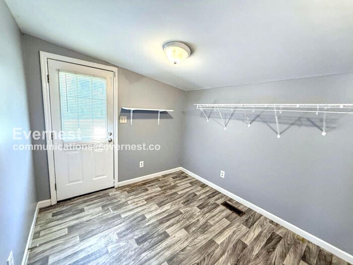 Building Photo - 2907 Lakeside Dr