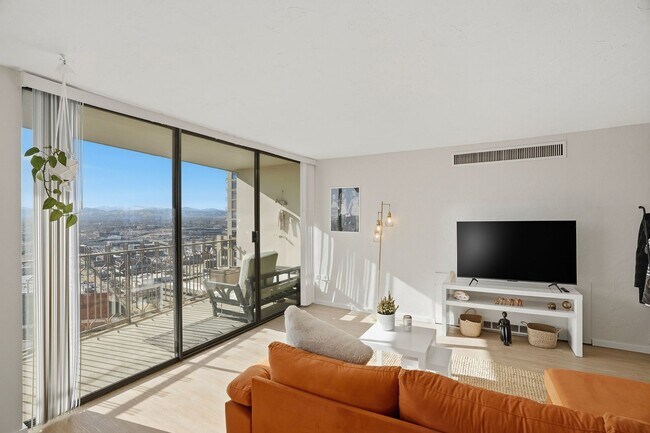 Building Photo - 35th Floor Downtown Denver Condo | 1 Bed | Private Balcony | Mountain Views