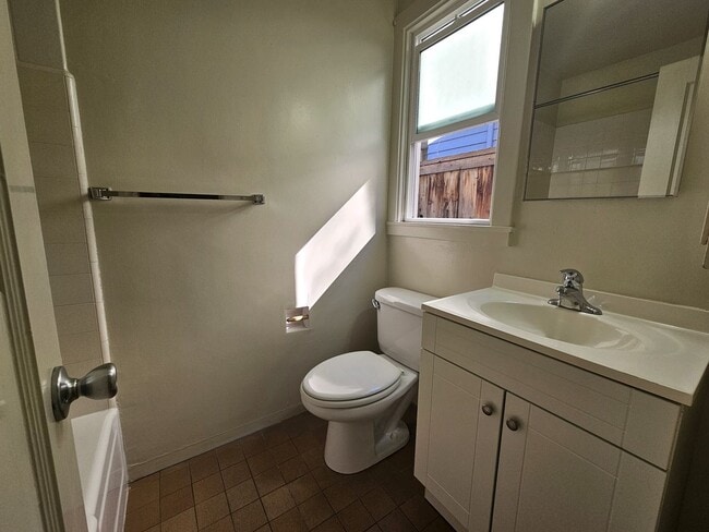 Building Photo - Downtown Palo Alto Living – 1 Bedroom Apar...