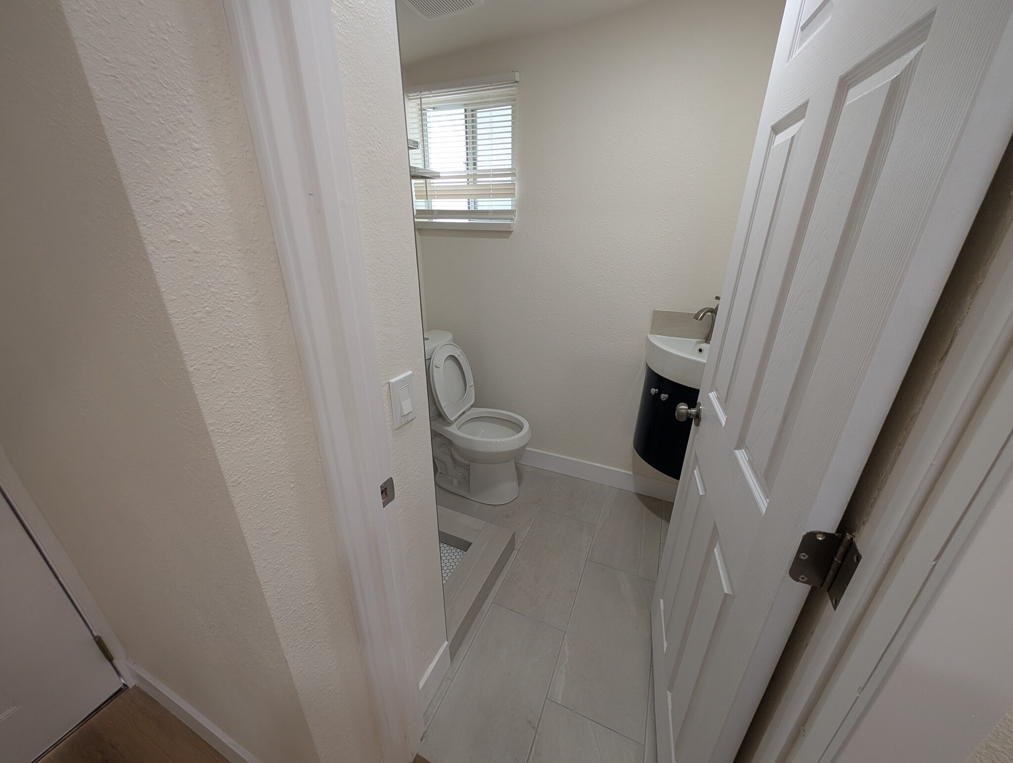 Building Photo - 827 Laveta Ter