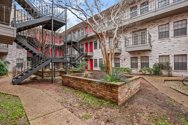 Building Photo - 2216 San Gabriel St