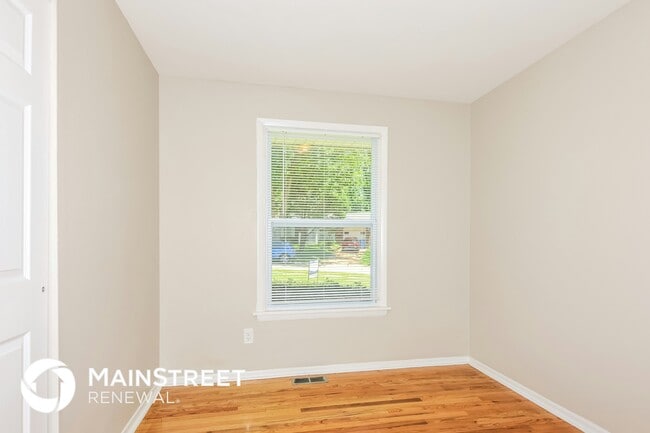 Building Photo - 6867 Thurston Ave