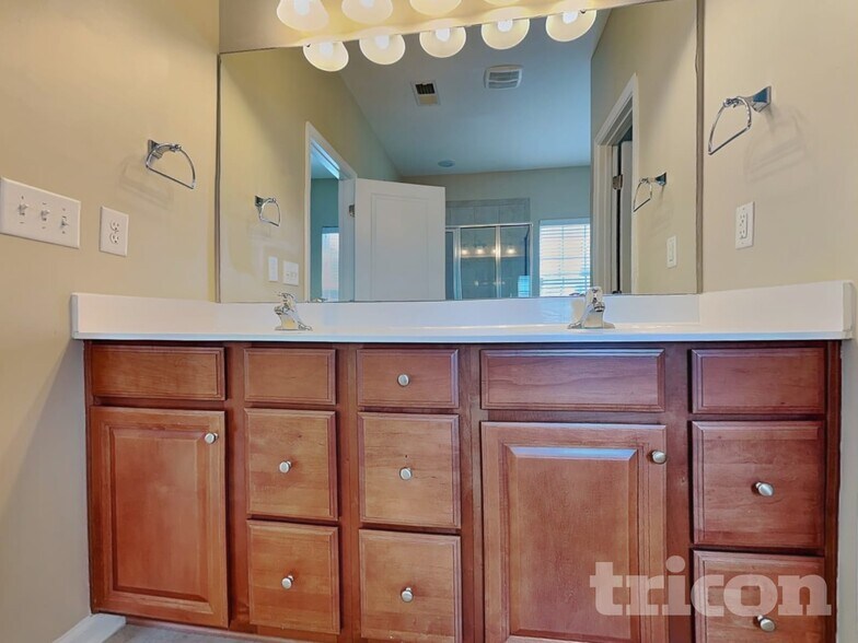 Building Photo - 22351 Market St