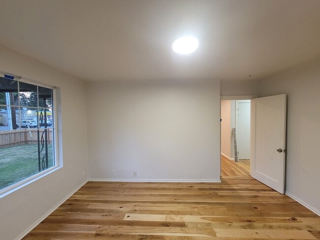 Building Photo - 6815 Lower Ridge Rd