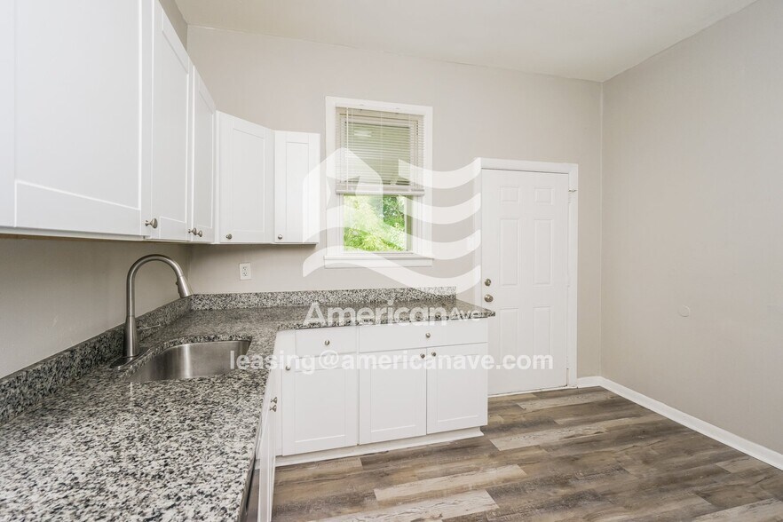 Building Photo - 628 S 40th St