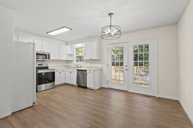 Building Photo - 3BR/2BA Home with Deck & Storage Shed in P...