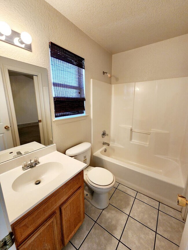 Building Photo - 203 Lydia Dr