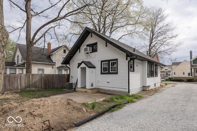 Building Photo - 6144 Winthrop Ave