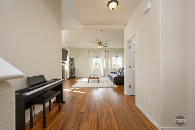 Building Photo - 844 N Back Eddy Cir