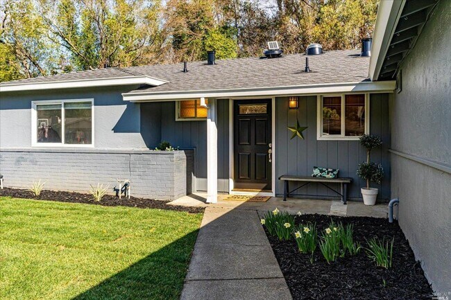 Building Photo - Charming Three Bedroom Browns Valley Retreat