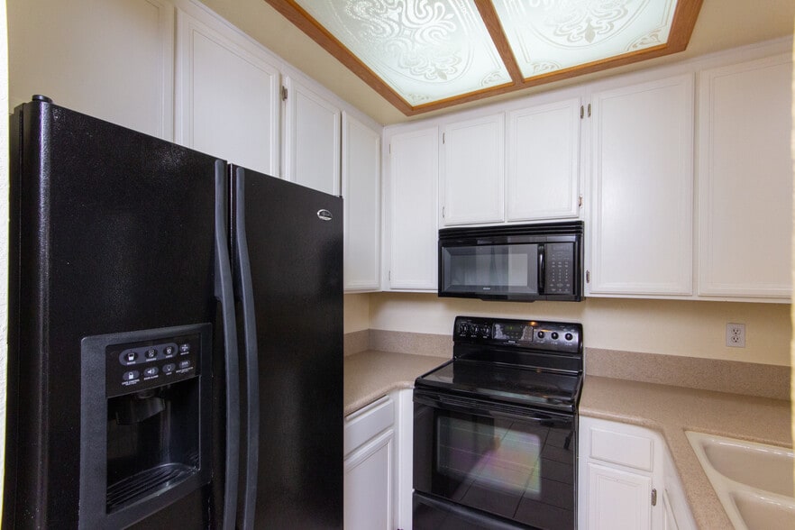 Building Photo - 2218 River Run Dr