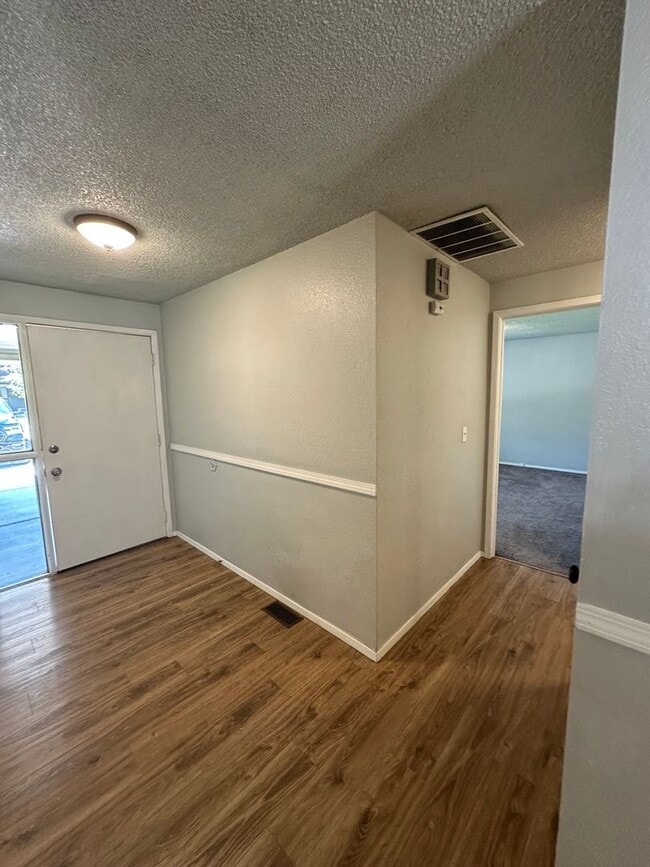 Building Photo - Ready first of June / 3 bedroom 2 bathroom...