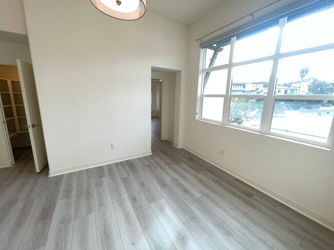 Building Photo - 3128 Cañon St