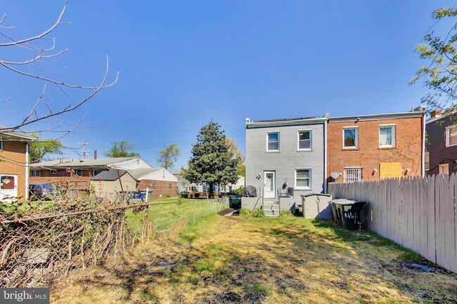 Building Photo - 4609 Hillside Rd SE